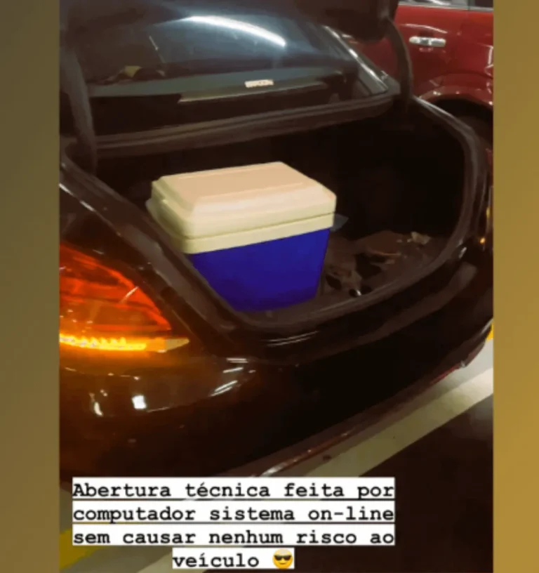 Abertura de porta-malas