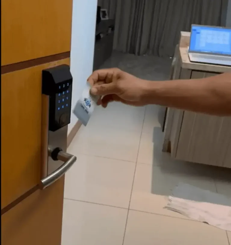 Fechadura de hotel com cartão